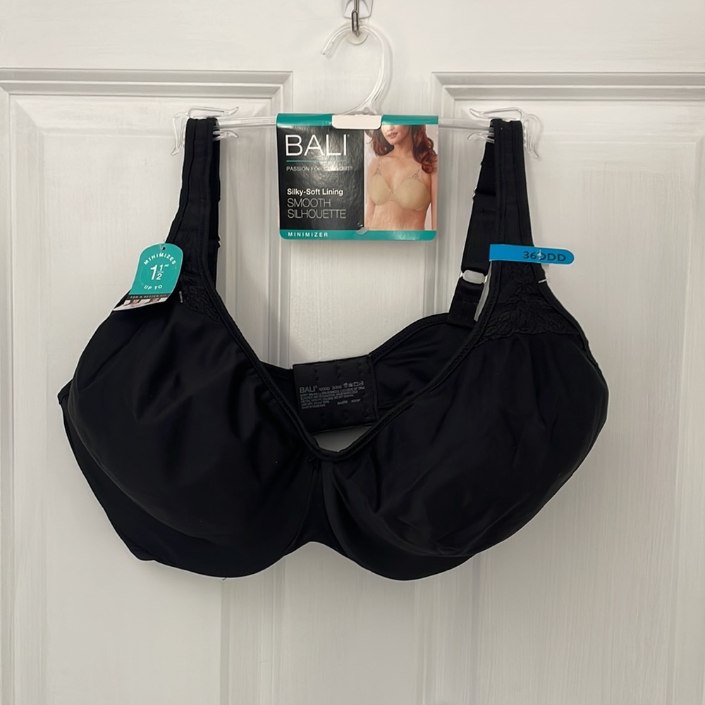 Bali Bra NWT silky, soft, smooth, silhouette minimizer, 36DDD